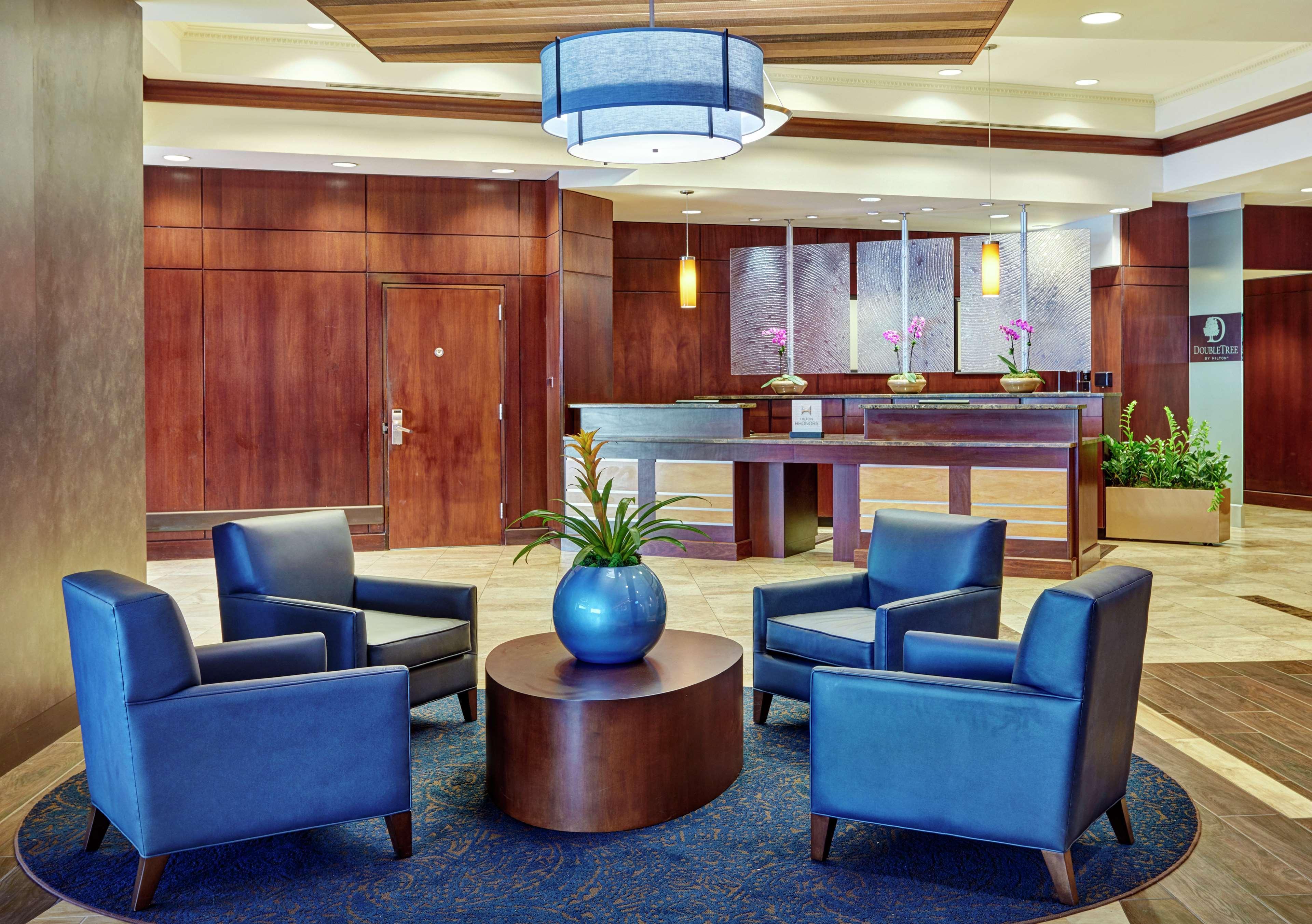 Doubletree By Hilton Charlotte Uptown Hotel Exterior photo