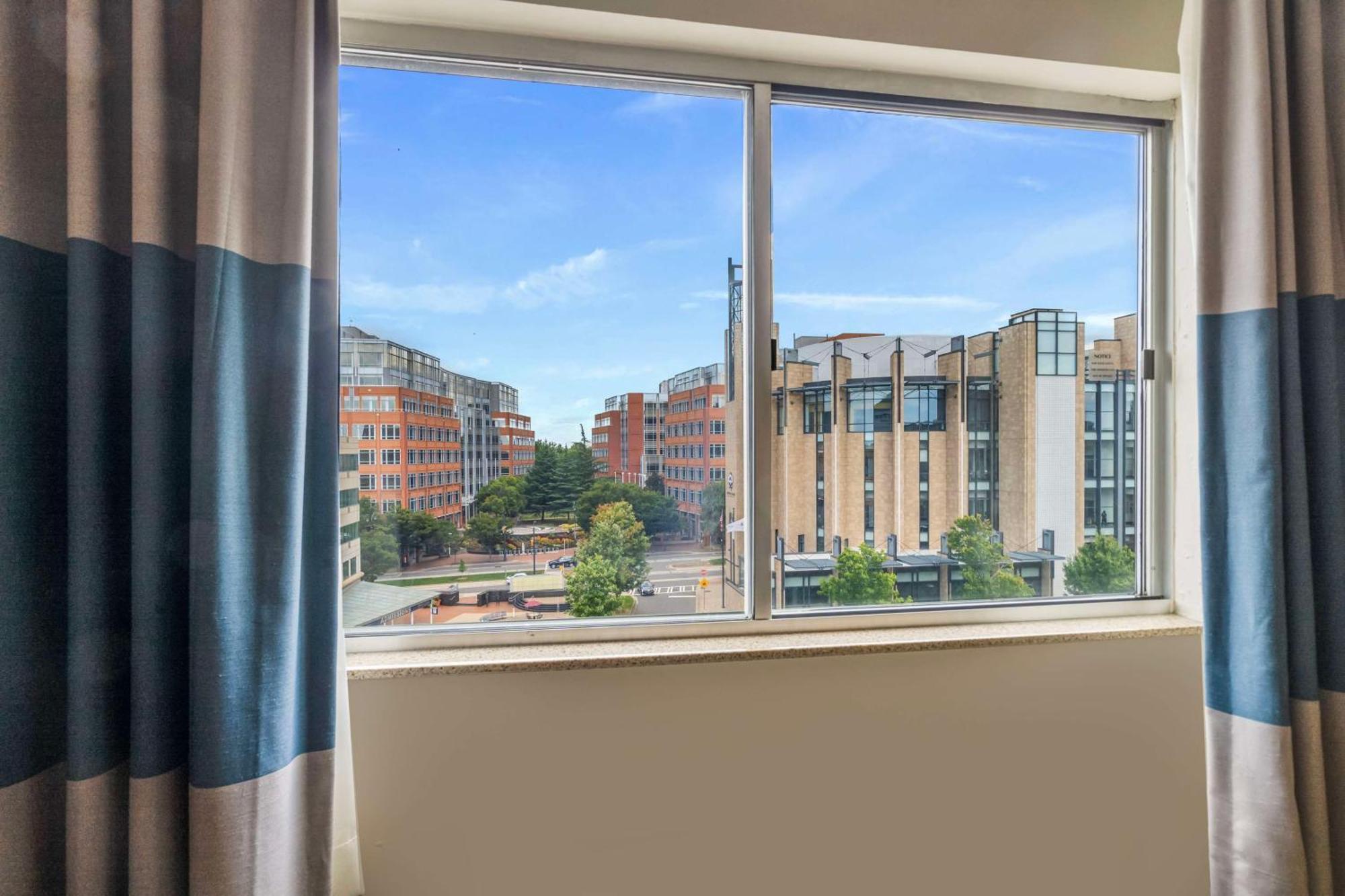 Doubletree By Hilton Charlotte Uptown Hotel Exterior photo